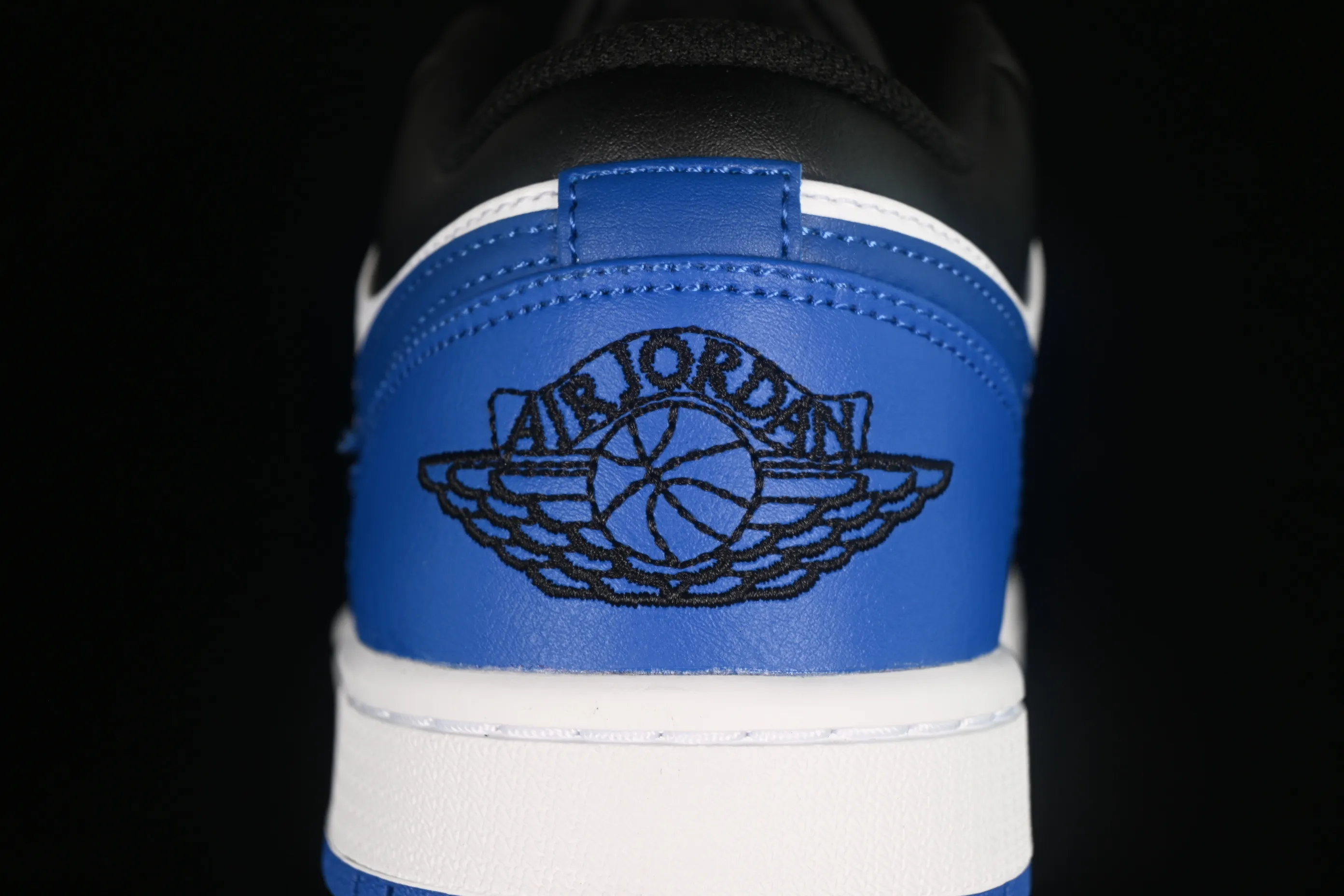 All categories Air Jordan Jordan series basketball shoes Air Jordan 1 Low G version pure original Air Jordan 1 Low AJ1 Joe 1 black and white blue low-top cultural basketball shoes 553558-140